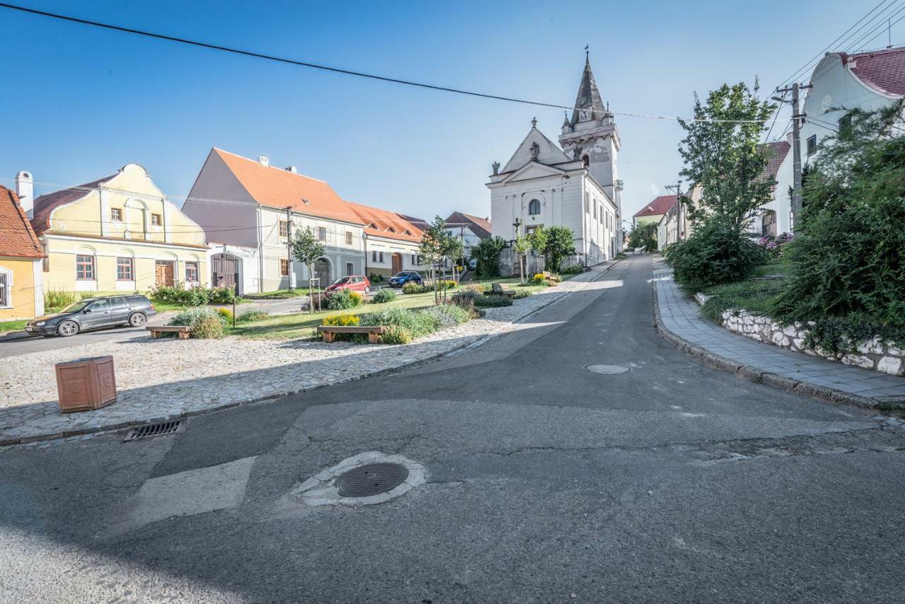 Apartman Se Sklipkem Pavlov Bagian luar foto
